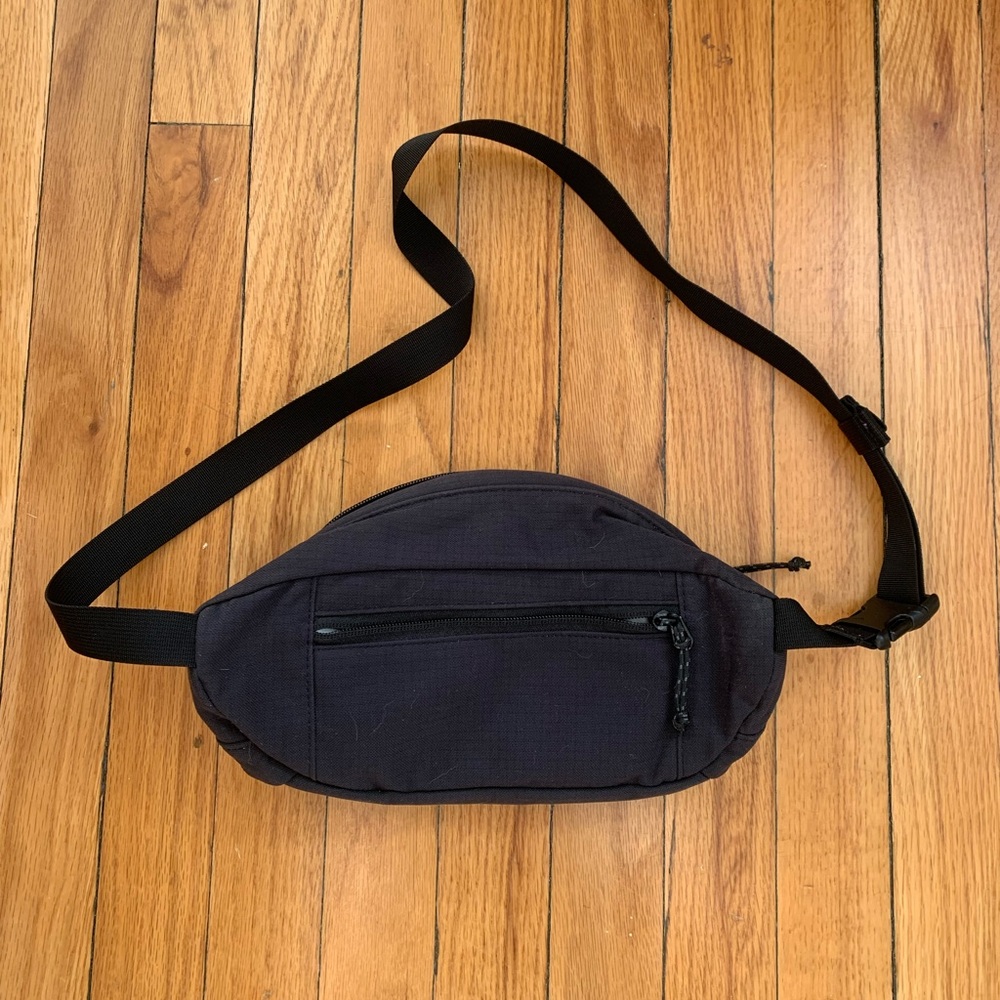 FJÄLLRÄVEN Black Crossbody Bag - Picture 3 of 4